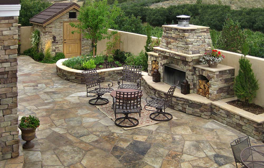 Adjacent to the Air Force Academy, we created a front courtyard for gardening and relaxation.